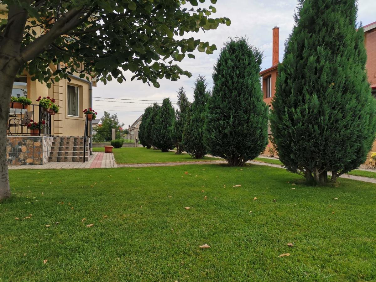 Casuta Cu Tei Villa Oradea Exteriör bild