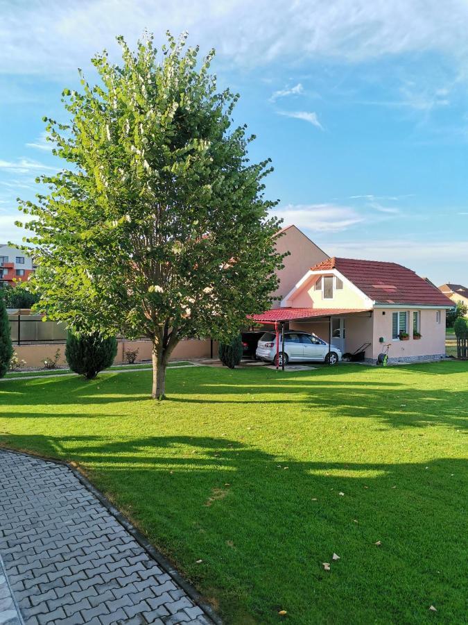 Casuta Cu Tei Villa Oradea Exteriör bild