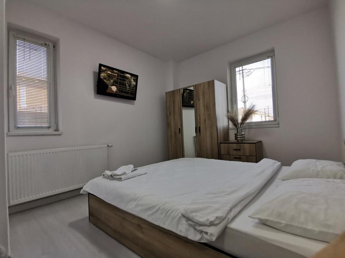 Casuta Cu Tei Villa Oradea Exteriör bild