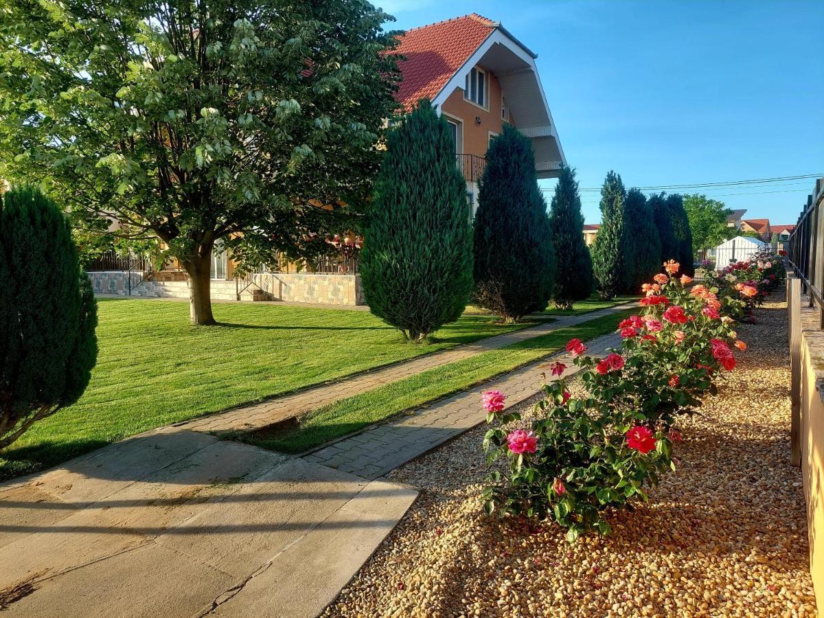 Casuta Cu Tei Villa Oradea Exteriör bild